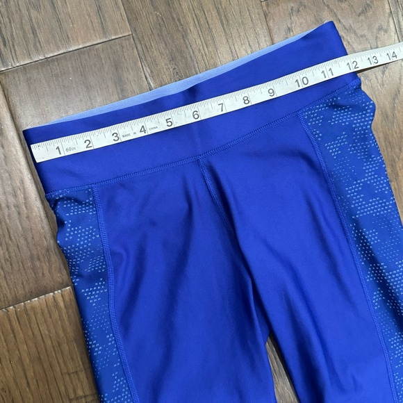 Under Armour Cropped Compression Leggings - Picture 7 of 8